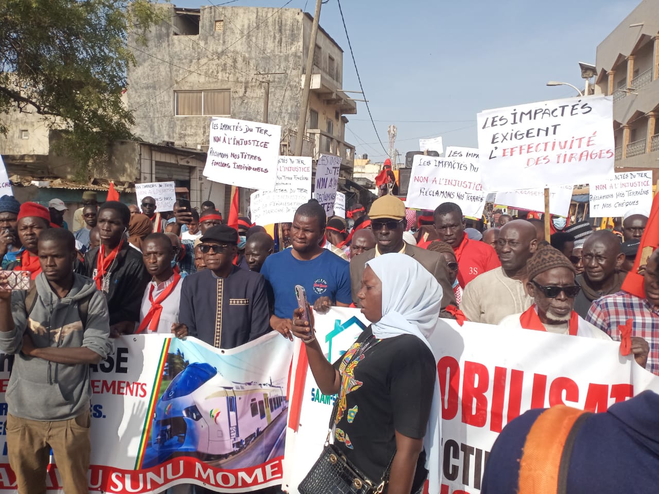 Les impactés de la phase 1 et 2 du TER ont manifesté ce samedi à Thiaroye Gare Tally Diallo pour rappeler à l’Etat ses engagements envers eux.