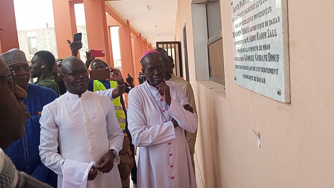 sénégal-éducation- L'archevêque Monseigneur Benjamin Ndiaye a inauguré, ce samedi, l'école privée catholique sainte Marie Madeleine de Mbao, en présidence du maire de la localité Abdou Karim Sall.