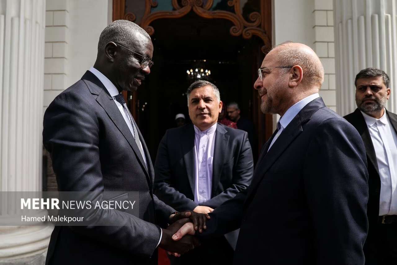 Invité à Téhéran à la cérémonie d’investiture du nouveau Président iranien, S.E.M. Mazoud PEZESHKIAN, le Président Amadou Mame DIOP a adressé au nouvel élu, ses « chaleureuses félicitations pour son élection » et lui a souhaité « plein succès dans sa haute mission ».